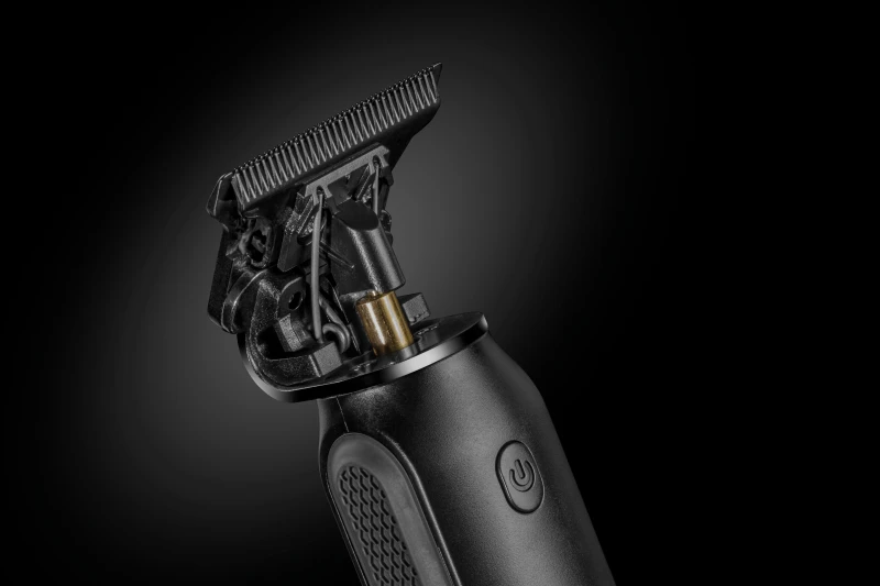 SHAVER 3 PRO Elektrischer Rasierapparat mit drei Klingen